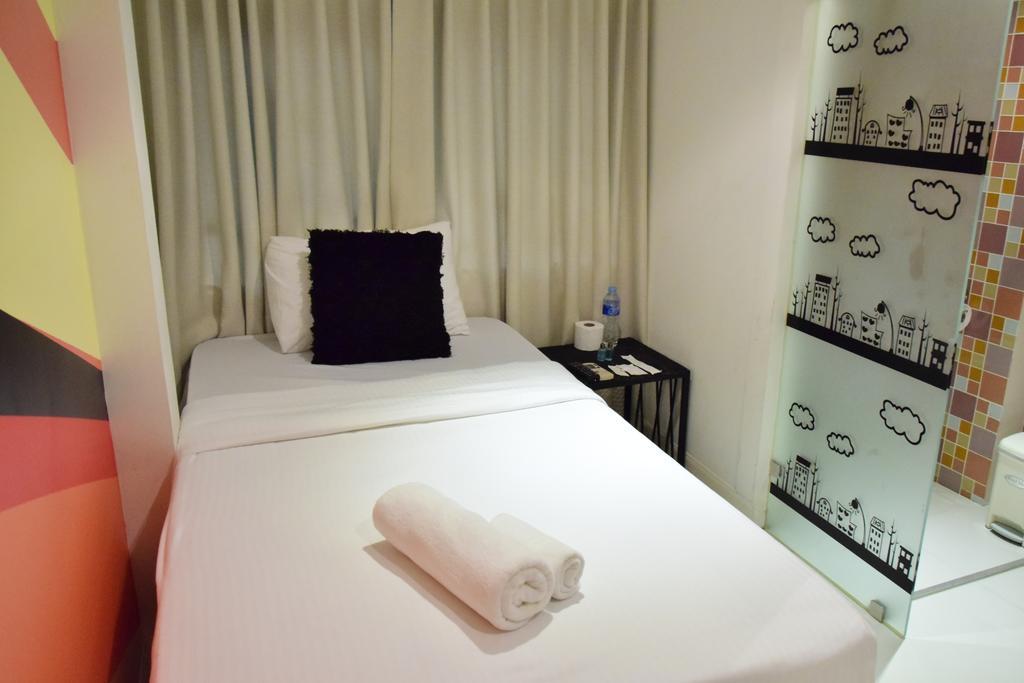 Double Five Hostel Bangkok Buitenkant foto