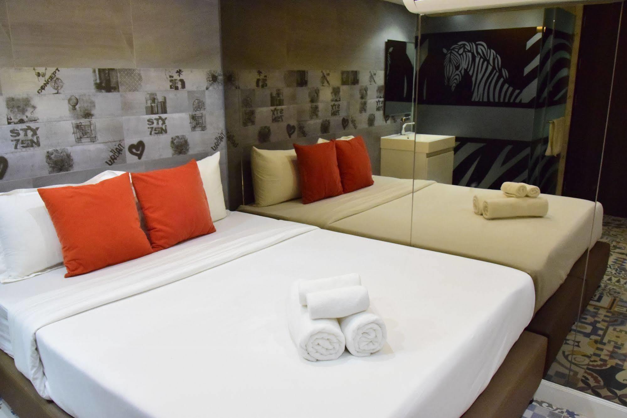Double Five Hostel Bangkok Buitenkant foto